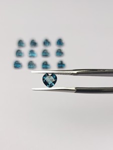 โทแพซสีน้ำเงินลอนดอนธรรมชาติ 7 มม. รูปหัวใจ มีร่อง คุณภาพสูง เกรดพรีเมียม ขายส่งราคาถูก สำหรับทำเครื่องประดับ - Product Image 5