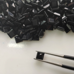 พลอยออนิกซ์สีดำธรรมชาติ 5 มม. ทรงสี่เหลี่ยมเจียระไนแบบสเต็ปคัท คุณภาพดีที่สุด พลอยหลวมสำหรับทำเครื่องประดับ ได้รับการรับรองจากเรดเมาน์เทน เจมส์ - Product Image 1