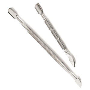 El empujador de cutículas para el cuidado de las uñas ayuda a dar forma a las cutículas y limpiar los lados de las uñas para un mejor resultado de manicura en casa o en el salón. - Product Image 2