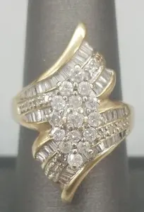 Anillo de Compromiso Vintage con Moissanita Real de 2 Quilates, Plata de Ley 925, Chapado en Oro Amarillo, Corte Baguette, Lujoso y Elegante para Mujer - Product Image 4