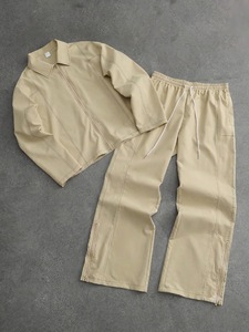 Chándal de poliéster personalizado para hombre con cremallera completa, chaqueta con puños elásticos y capucha, fabricante mayorista, impermeable, tipo cortavientos. - Product Image 2