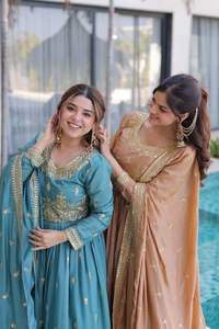 Colección de trajes sharara al estilo pakistaní al por mayor, con ricos detalles de lentejuelas, mangas largas y dupatta bordada para ocasiones festivas. - Product Image 5