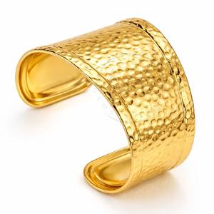Brazalete Abierto de Latón Chapado en Oro de 18 Quilates para Mujer, Diseño Martillado, Ajustable, Joyería Moderna y Elegante - Product Image 1
