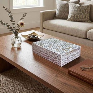 Boîte de rangement pour bijoux au design unique, boîte à bijoux décorative pour accessoires personnels, décoration intérieure et cadeaux de luxe à vendre - Product Image 1