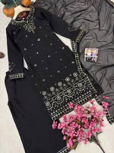 Ensemble de kurta en coton noir brodé pour femmes avec un motif floral, longueur au sol, tenue traditionnelle indienne pakistanaise pour les occasions spéciales - Product Image 6