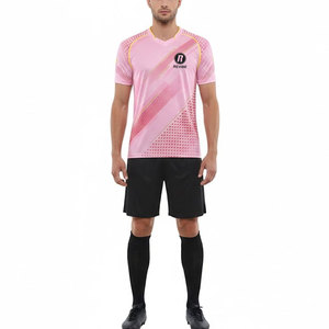 Uniforme de football respirant de qualité supérieure 100% polyester avec couleurs et tailles personnalisées pour l'entraînement et les vêtements de sport des hommes adultes - Product Image 1
