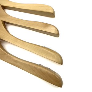 Cintres en bois épais personnalisés avec logo et crochets métalliques, commandes sur mesure acceptées, pinces à pantalons antidérapantes sur mesure - Product Image 3