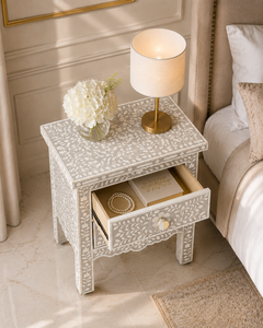 Mesa de Noche Decorativa de Madera con 2 Cajones y Diseño Floral Pintado a Mano para Dormitorio, Sala de Estar, Hotel, Entrada, Almacenamiento - Product Image 4