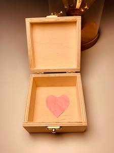 Boîte à bijoux en bois massif gravée sur mesure, étui de rangement poli avec fermoir métallique, autoportante, pour cadeau de Thanksgiving et décoration intérieure - Product Image 2