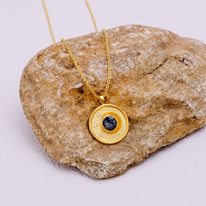 Collier en laiton plaqué or El Joyero Celestial avec pendentif soleil et obsidienne flocon de neige, bijoux minimalistes à superposer - Product Image 3