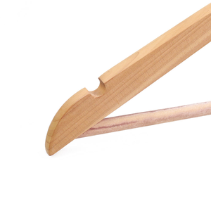 Cintre en bois de qualité supérieure, style et taille personnalisés, design luxueux, cintre en métal pour vêtements, fabrication artisanale naturelle - Product Image 4