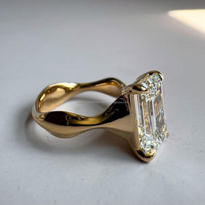 Impresionante Anillo de Diamantes con Corte Esmeralda en Oro Amarillo, Anillo de Compromiso, Boda o Aniversario de Lujo Atemporal para Mujer, Joyería Fina, Regalo - Product Image 3