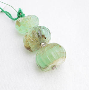 Esmeralda natural tallada en forma de sandía, 3 piezas para la elaboración de joyería fina - Product Image 1