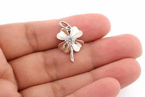 จี้เงินแท้ 925 ลายดอกไม้เรียบหรูสำหรับเธอ - สร้อยคอจี้ลายดอกไม้สุดสง่างาม - Product Image 3