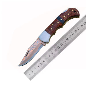 Cuchillo Plegable de Supervivencia OEM con Hoja de Acero de Damasco y Cobre Forjado a Mano, Mango de Resina y Madera, Edición Limitada - Product Image 6