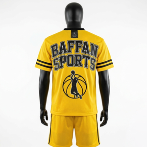 Ensemble short de basket-ball en mesh polyester respirant 160 GSM premium, jaune et noir, manches rayées, logo sur le côté, pour homme. - Product Image 2