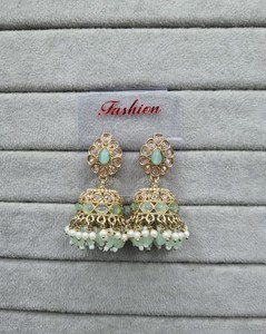 Elegantes Pendientes Jhumka Color Rosa Bebé Chapados en Oro, Pendientes Jhumki Tradicionales Indios con Perlas Incrustadas en Kundan para Mujer, Estilo Étnico - Product Image 2