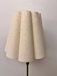 Lampe murale scandinave CH avec abat-jour en lin et base en bois, éclairage décoratif intérieur pour salon - Product Image 5