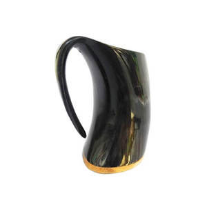 Jarra de cuerno vikinga ecológica de color rojo parduzco y blanco, hecha a mano con cuerno 100% natural, personalizable. - Product Image 4
