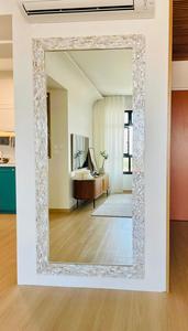 Miroir mural décoratif moderne en nacre polie à bords arrondis pour appartement de luxe - Fait main et écologique - Product Image 6