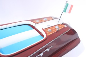 Modelo de lancha rápida italiana icónica RIVA AQUARAMA, artesanía hecha a mano, lista para instalación de control remoto (no incluye kit de control remoto) - Product Image 4