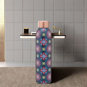 Venta al por mayor directa de fábrica: Botella de agua de cobre con estampado de estrellas de damasco en azul zafiro profundo, capacidad de 1 litro, alta calidad, estilo herencia. - Product Image 4