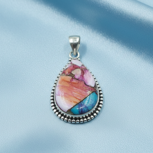 Pendentif en argent 925 fait main, perles et filigrane, incrustation de pierres précieuses en forme de poire, motifs rose, bleu, huître, cuivre, turquoise, cadeau bijou, style bohème chic - Product Image 1