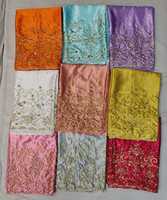 Superbe robe classique somalienne en tissu satiné Gorgura, motif floral, ornée à la main de perles et de strass lourds, spéciale