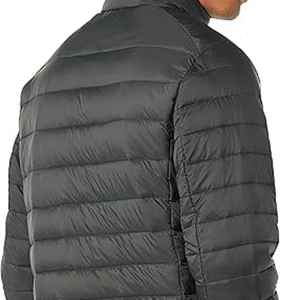 Chaqueta acolchada con aislamiento térmico que ofrece un relleno cálido, un ajuste cómodo y un material resistente y duradero. - Product Image 3