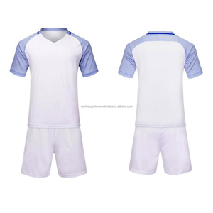 Maillots de football personnalisés pour hommes avec tissu respirant dans un ensemble d'uniformes de football Short à séchage rapide imprimé par sublimation pour match de club - Product Image 3