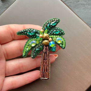 Broche de palmera artesanal de moda, bordado a mano con lentejuelas y cristales, pin tropical para solapa, tesoro de vestimenta para mujer en vacaciones de verano - Product Image 1