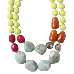 Collar de Resina Prisma Luxe, Collar de Resina de Diseño ColorNova, Collar de Resina de Lujo AuraBloom, Collar de Resina Spectrum Glow - Product Image 4