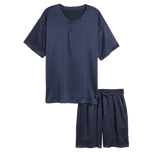 ชุดนอนผ้าไหมสำหรับผู้ชาย ชุดนอนแขนสั้น ชุดนอนสีทึบ ชุดนอนหรูหรา ชุดนอนใส่สบายสำหรับผู้ชาย - Product Image 4