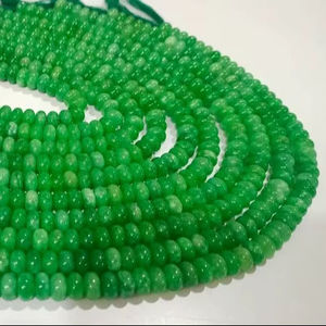 Cuentas Redondas Lisas de Cuarzo Esmeralda Verde Natural de 8 mm, Vendidas por Hilo de 8 Pulgadas - Product Image 5