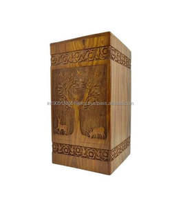 Urne gravée en bois de manguier pour cendres humaines Boîte personnalisée en bois Urne de crémation pour cendres Fabriquée à la main Grande urne en bois Vente en gros - Product Image 1
