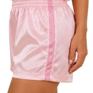 Ensemble de pyjama en satin rose clair personnalisé pour femmes, haut à manches courtes col en V et short, logo personnalisé, vêtements de nuit doux, OEM ODM. - Product Image 5