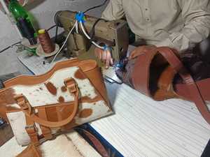 Diadema de Cuero Vacuno Hecha a Mano, Multifuncional, Clásica, Duradera, con Logotipo Personalizado en Color, para Uso Diario, Modelo SF 1850 - Product Image 2