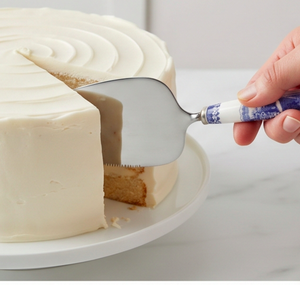 Couteau à gâteau triangulaire dentelé en acier inoxydable avec manche en porcelaine bleu et blanc pour mariage - Product Image 4