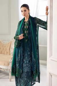 Robe Anarkali pakistanaise haut de gamme vert menthe sauge pastel, longue jusqu'au sol, avec détails floraux délicats brodés et sequins - Product Image 5