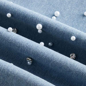 Jean en denim bleu clair tendance pour femme, taille haute, coupe droite, jambe large, orné de strass, style vintage décontracté, scintillant, idéal pour l'été - Product Image 4