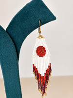 Boucles d'oreilles pendantes bohèmes faites à la main avec longs pompons et perles de rocaille pour femme, motif géométrique rouge et blanc, style chandelier, pour soirée