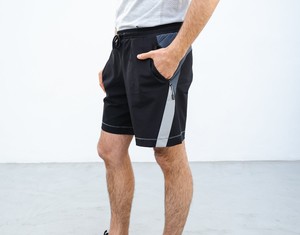 กางเกงกีฬาขาสั้นสีดำสำหรับผู้ชาย รุ่น Endurance Collection – กางเกงออกกำลังกาย ระบายอากาศ แห้งเร็ว เหมาะสำหรับการฝึกซ้อมและวิ่งสำหรับผู้ชาย - Product Image 3
