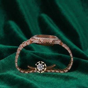 Montre Moissanite en Or Rose Entièrement Sertie de Baguettes, Montre-Bracelet de Luxe Entièrement Pavée - Product Image 5