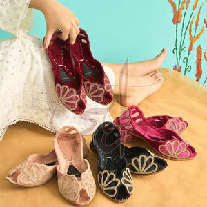 Nouvelle Arrivée Promotion Chaussures Khussa Femme Vente Chaude Fournisseur Direct Usine Accessoires Imprimés Antidérapants Logo Couleur Personnalisé - Product Image 6