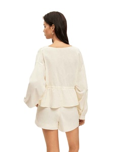 Conjunto de Verano para Mujer: Camiseta Oversize de Algodón Orgánico Premium y Pantalones Cortos Transpirables de Secado Rápido con Logo Frontal - Product Image 2