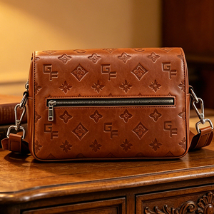 Sac bandoulière carré décontracté pour homme, personnalisé, de haute qualité, en cuir PU gaufré, imperméable, avec fermeture éclair - Product Image 1