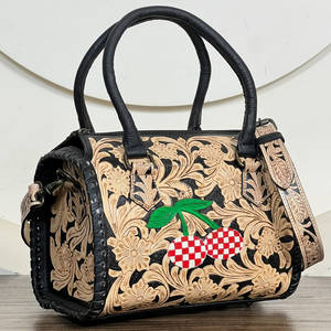 Sac de voyage pour femme en cuir véritable, style occidental, fait main, motif floral, sac à bandoulière vintage, sac de week-end, sac de voyage de taille moyenne - Product Image 2