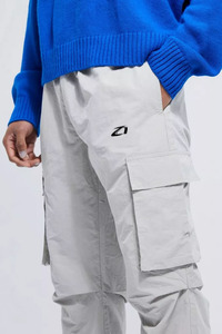 Pantalon cargo léger en nylon pour homme, coupe droite, multi-poches, ourlet ajustable, fabrication sur mesure, directement de l'usine - Product Image 2