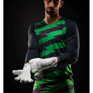 Gants de gardien de but en latex allemand de qualité supérieure personnalisables, gants de gardien de but professionnels, design de logo, gants de football pour gardien de but - Product Image 2