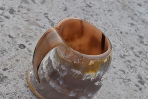 Tasse à thé artisanale en corne, forme naturelle, polie, écologique, compatible lave-vaisselle, motif uni, coffret cadeau pour fête - Product Image 5